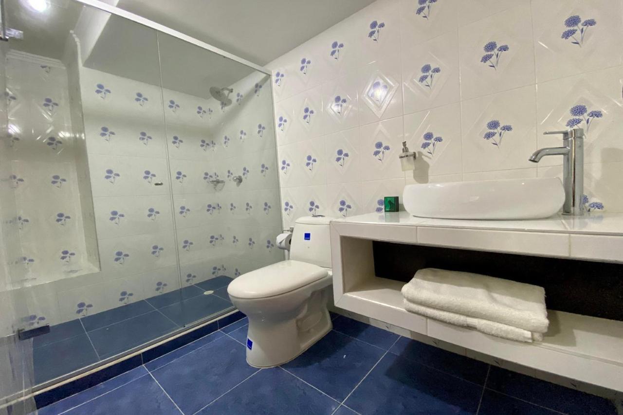 Villa Santos Apartaestudios Баранкила Екстериор снимка