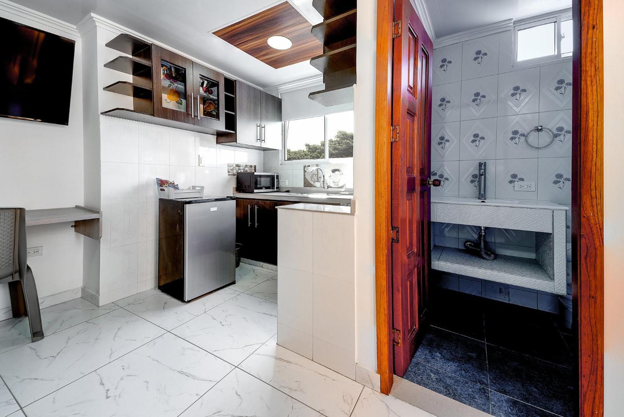 Villa Santos Apartaestudios Баранкила Екстериор снимка