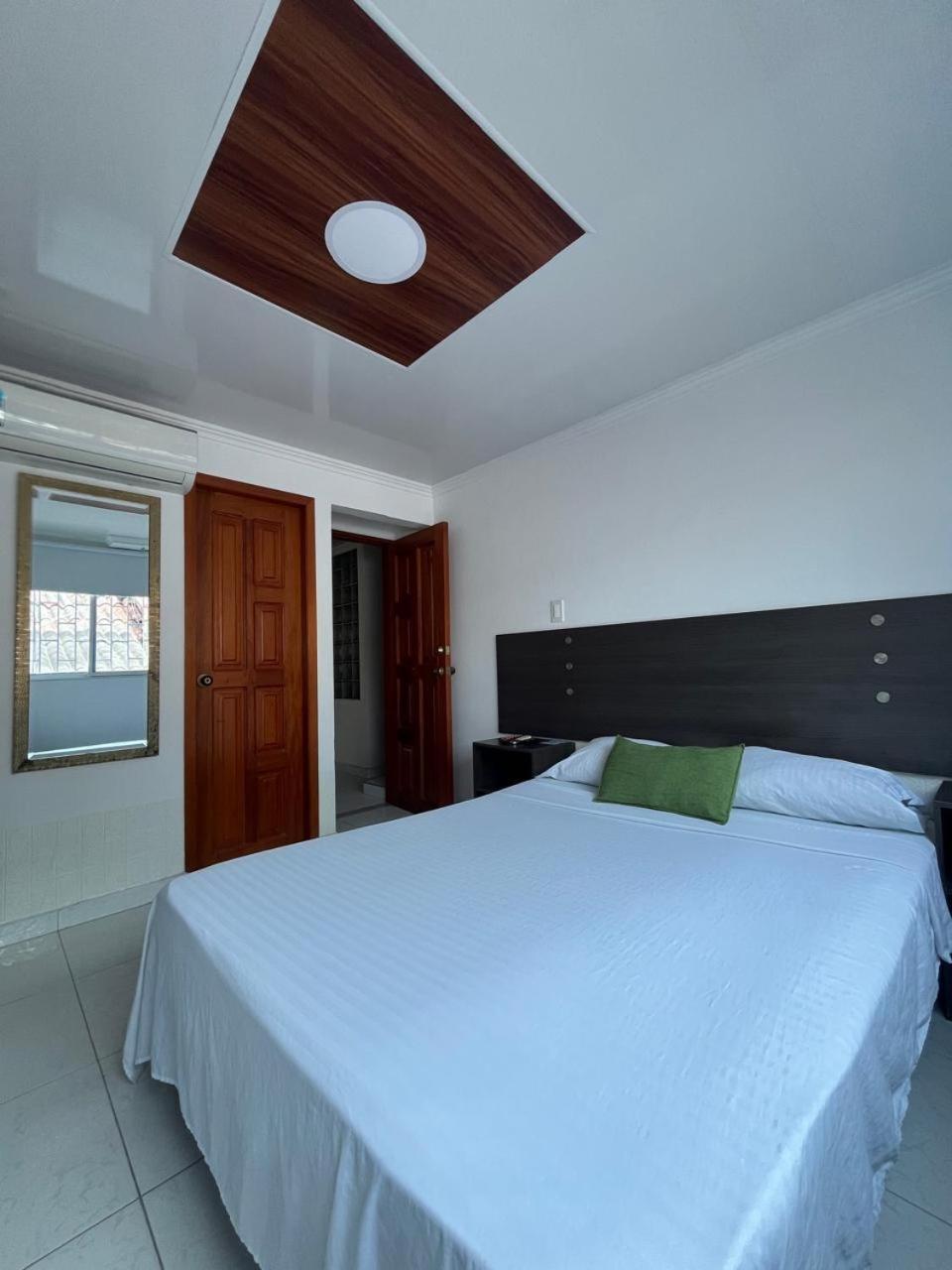 Villa Santos Apartaestudios Баранкила Екстериор снимка