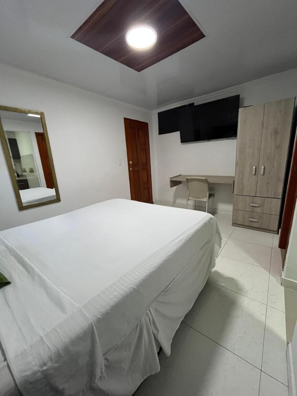 Villa Santos Apartaestudios Баранкила Екстериор снимка