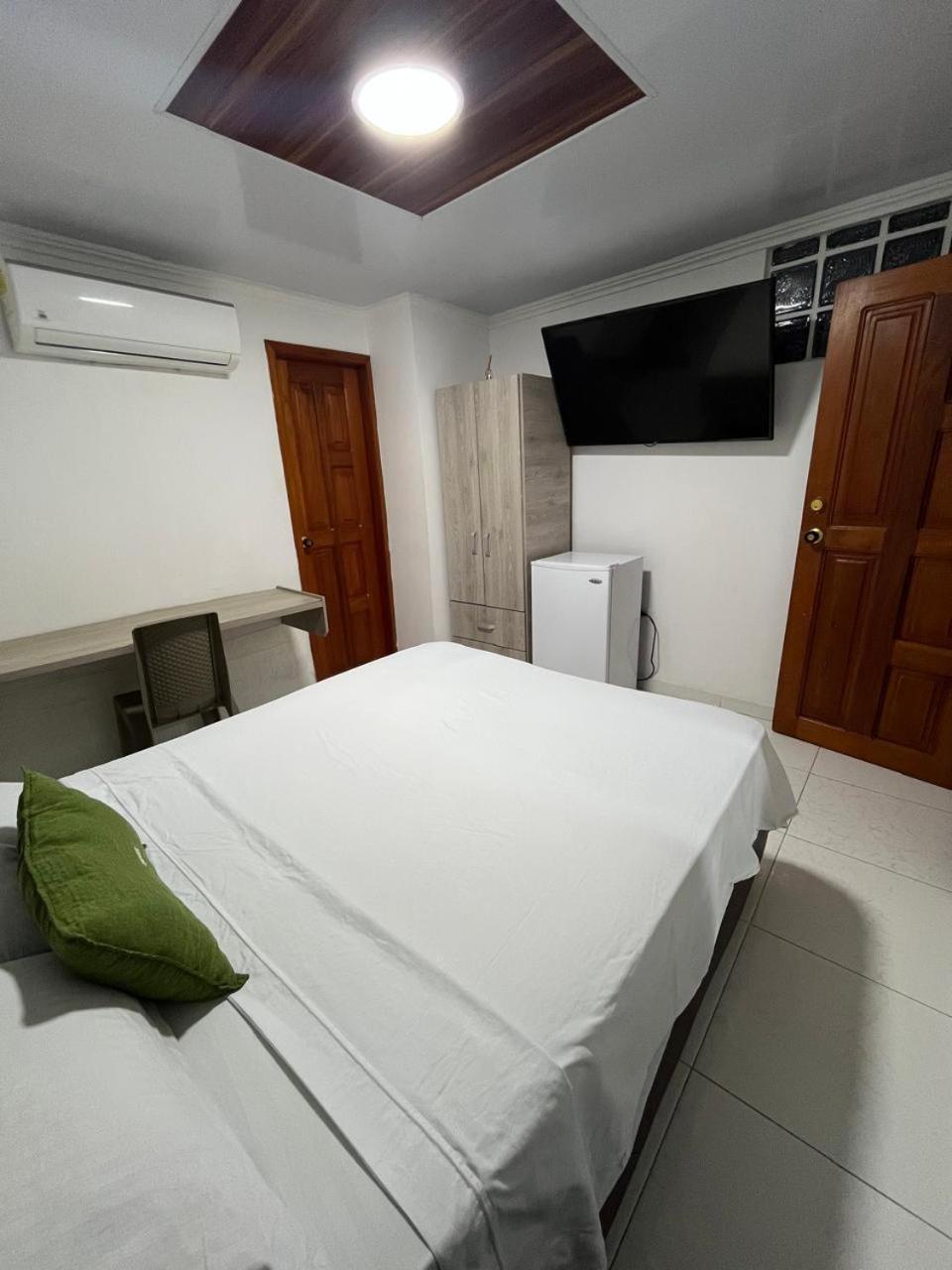 Villa Santos Apartaestudios Баранкила Екстериор снимка