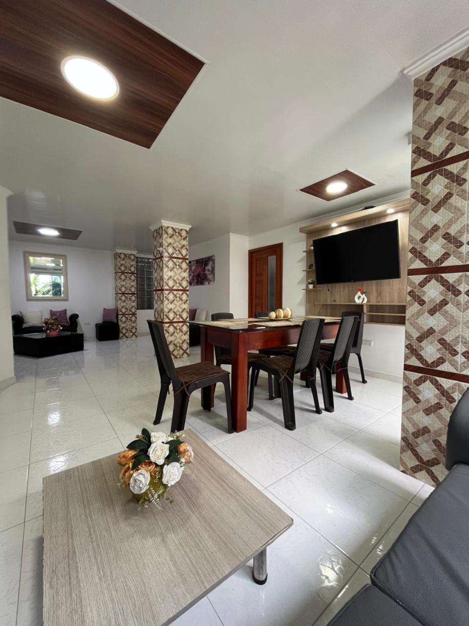Villa Santos Apartaestudios Баранкила Екстериор снимка