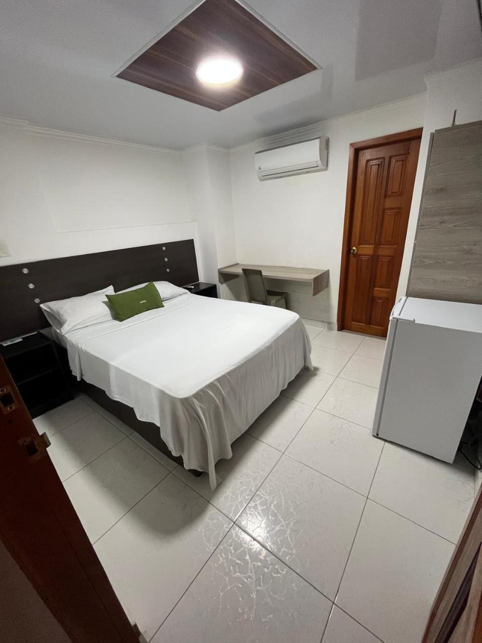 Villa Santos Apartaestudios Баранкила Екстериор снимка