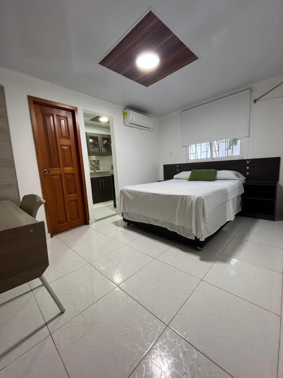 Villa Santos Apartaestudios Баранкила Екстериор снимка