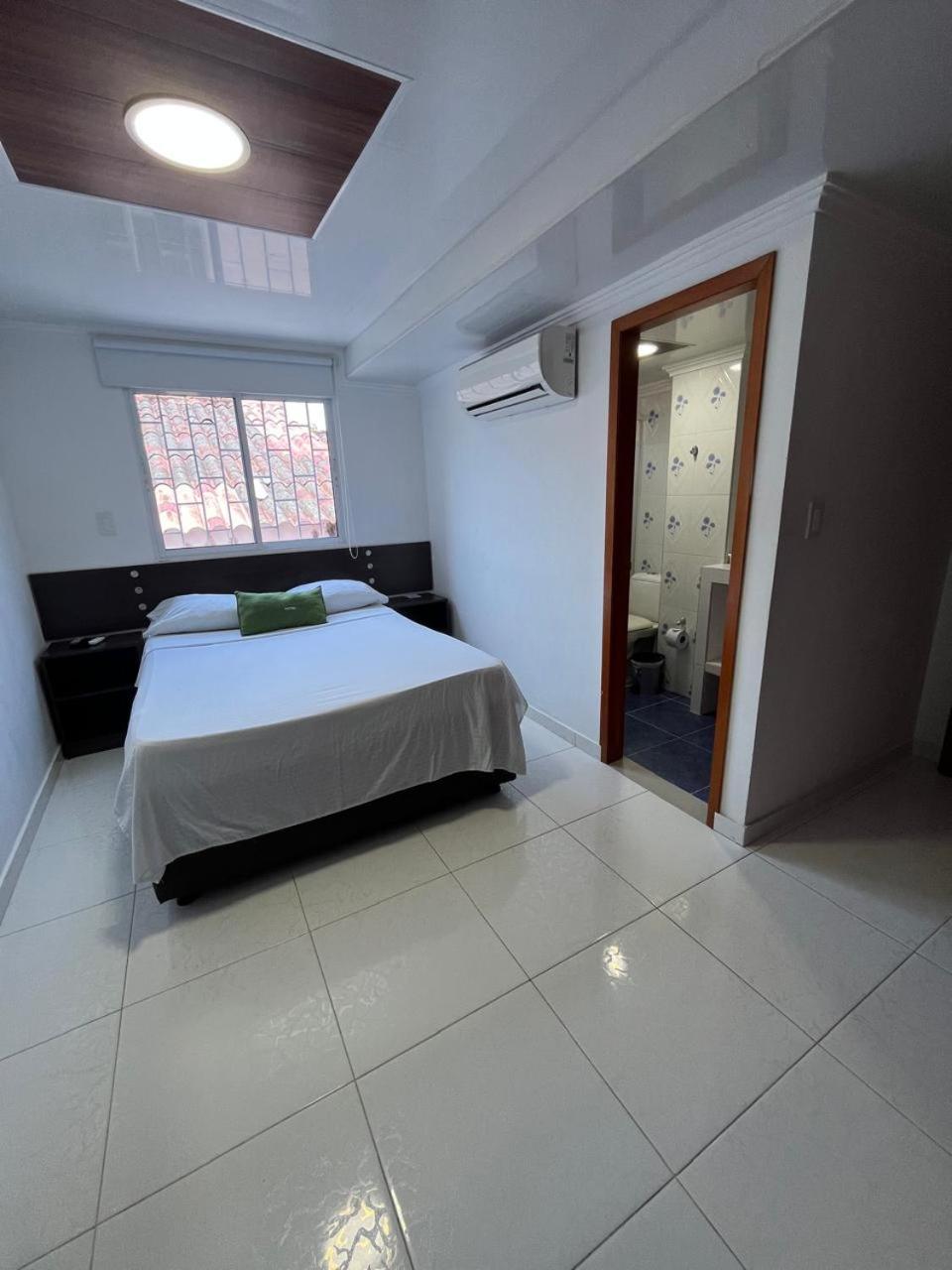 Villa Santos Apartaestudios Баранкила Екстериор снимка