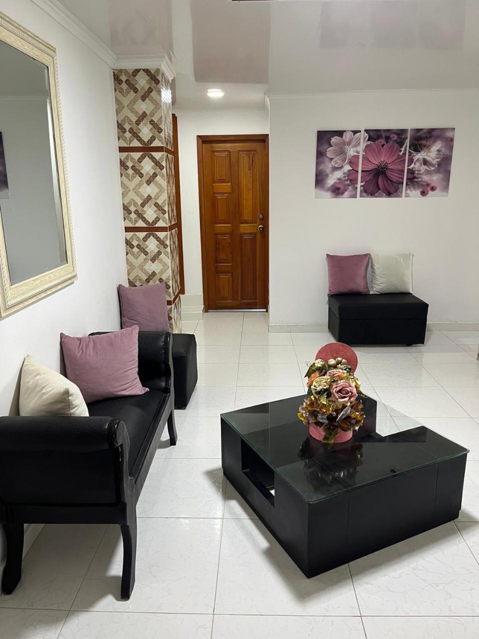Villa Santos Apartaestudios Баранкила Екстериор снимка